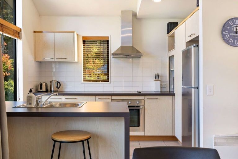 Photo of property in Arno Apartment, 9/8 Mckerrow Place, Sunshine Bay, Queenstown, 9300