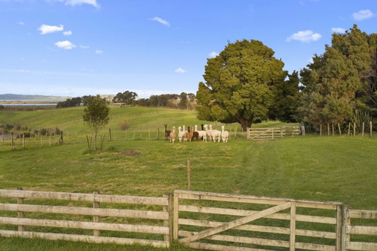 Photo of property in 68d Tuparekura Road, South Head, Helensville, 0874