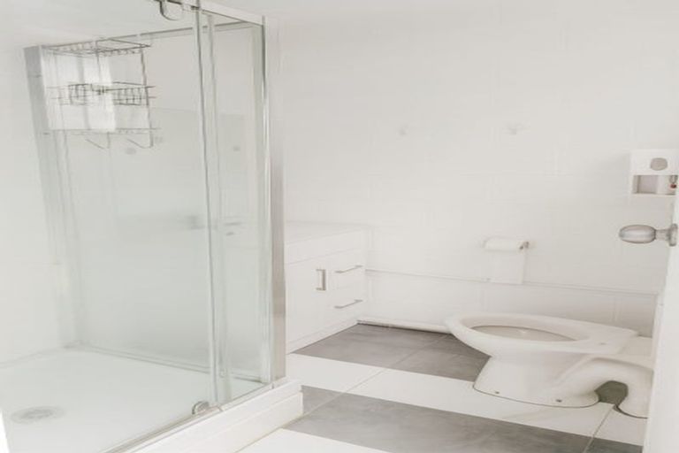 Photo of property in 118 Pupuke Road, Hillcrest, Auckland, 0627