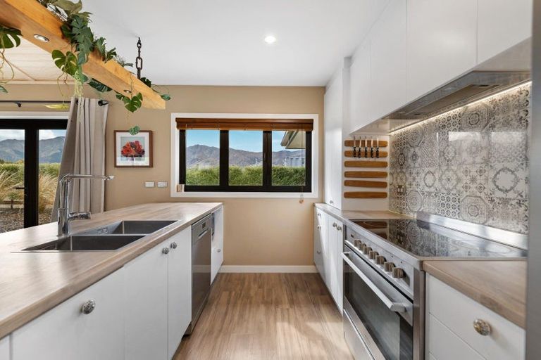 Photo of property in 8 Dingle Street, Lake Hawea, Wanaka, 9382