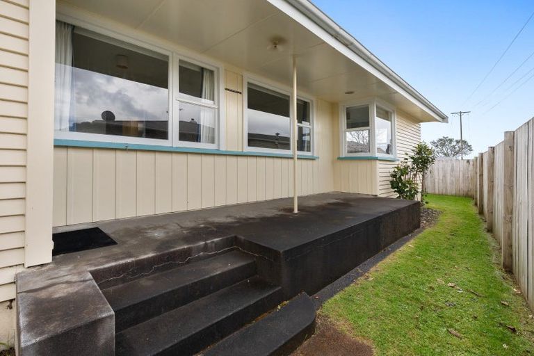 Photo of property in 9 Truby King Street, Merrilands, New Plymouth, 4312