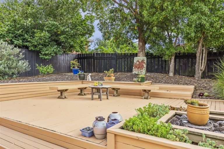 Photo of property in 8 Curacao Place, Half Moon Bay, Auckland, 2012