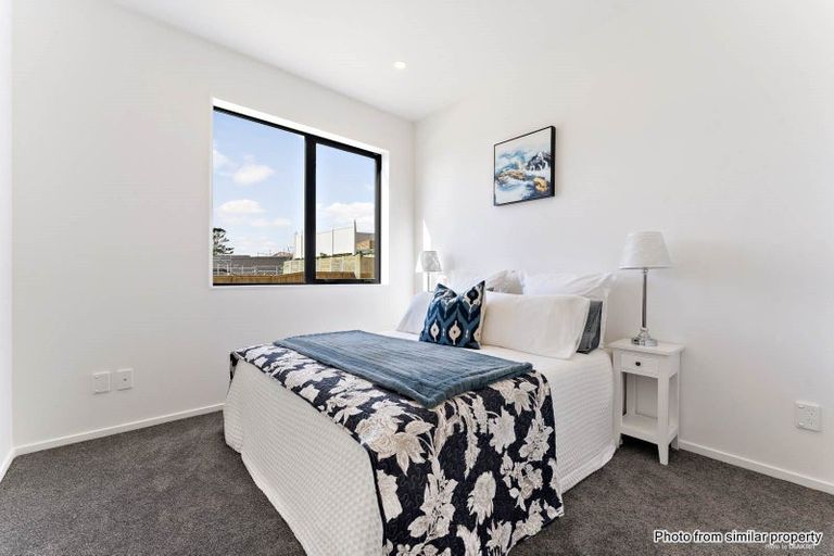 Photo of property in 16 Puhikawa Street, Massey, Auckland, 0614