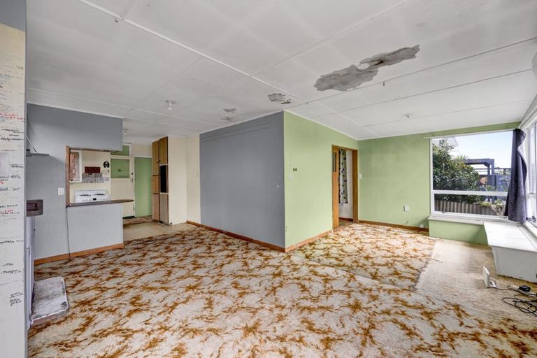 Photo of property in 16 Battiscombe Terrace, Waitara, 4320