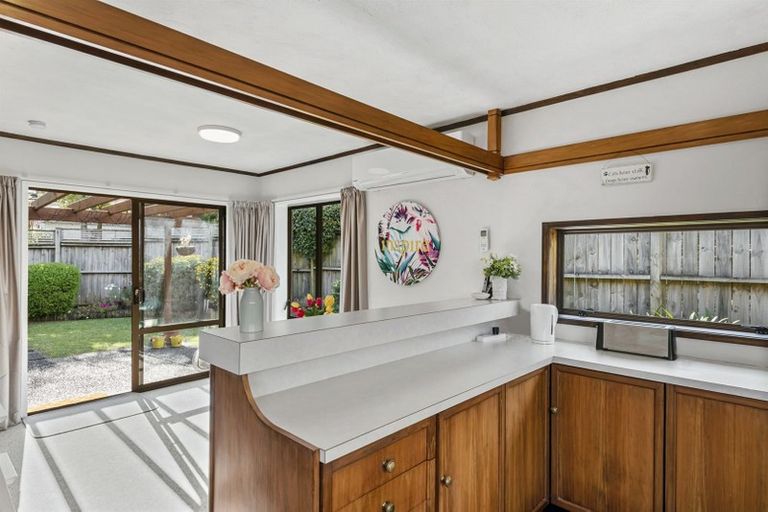 Photo of property in 2/10 Tobruk Crescent, Milford, Auckland, 0620