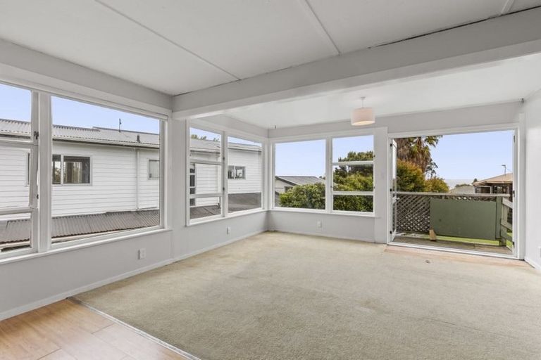 Photo of property in 1400 Whangaparaoa Road, Army Bay, Whangaparaoa, 0930