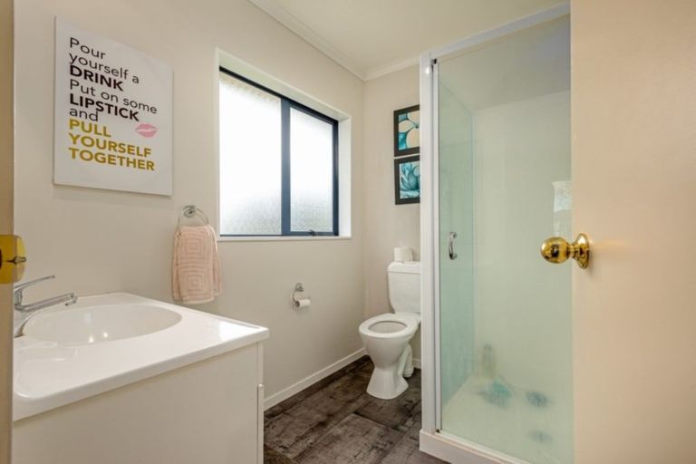 Photo of property in 5 Meridian Grove, Kelvin Grove, Palmerston North, 4414