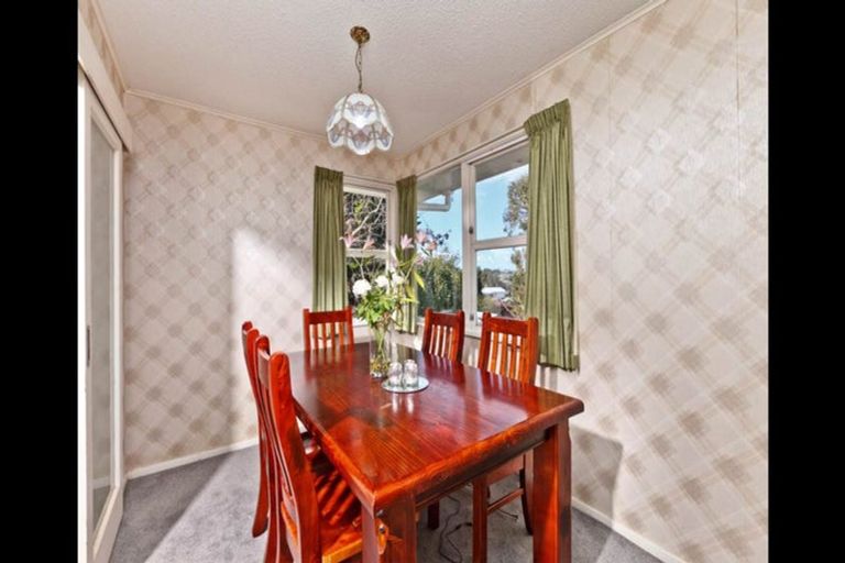 Photo of property in 1/28 Sequoia Place, Sunnynook, Auckland, 0620
