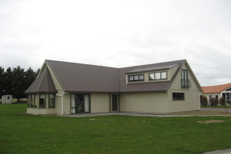 Photo of property in 8 Daffodil Grove, Carterton, 5713