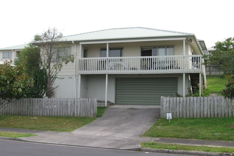 Photo of property in 1/34 Elizabeth Drive, West Harbour, Auckland, 0618