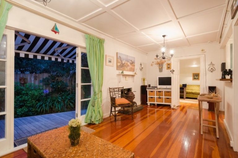 Photo of property in 64 Beach Valley Road, Piha, 0772