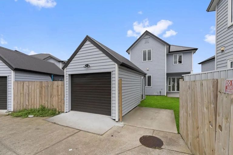 Photo of property in 2 Warbler Crescent, Papakura, 2110