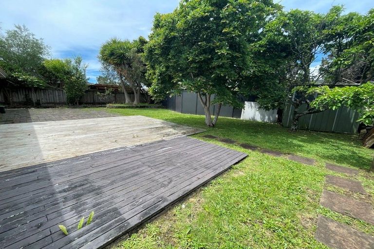 Photo of property in 24 Jillteresa Crescent, Half Moon Bay, Auckland, 2012