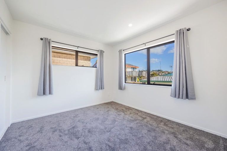 Photo of property in 50a Barbados Drive, Unsworth Heights, Auckland, 0632