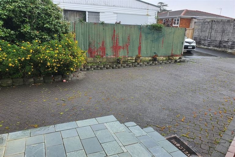 Photo of property in 17 Bodi Place, Te Atatu South, Auckland, 0610