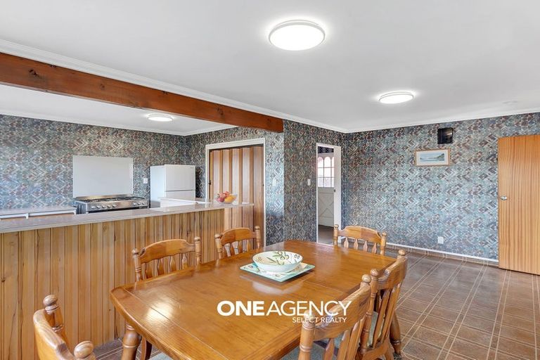 Photo of property in 85 Gloaming Hill, Titahi Bay, Porirua, 5022