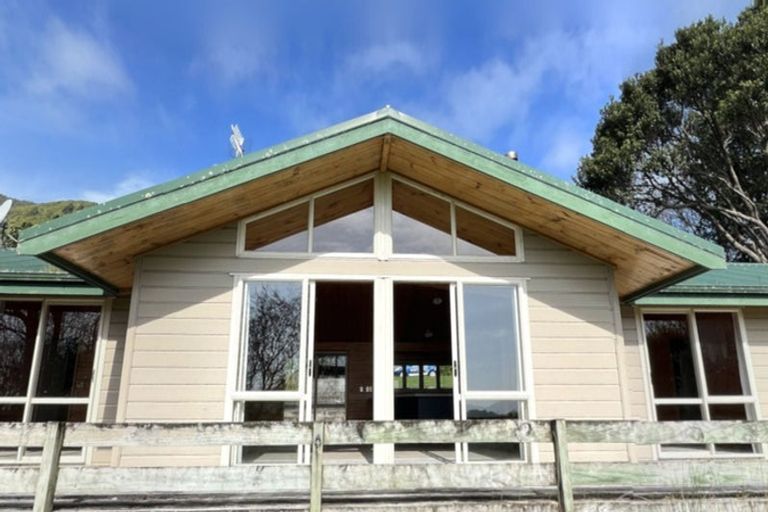Photo of property in 82 Huia Street, Waikanae, 5036