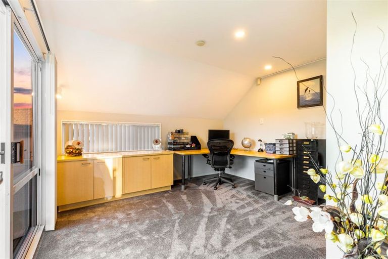 Photo of property in 6 Javelin Place, West Harbour, Auckland, 0618