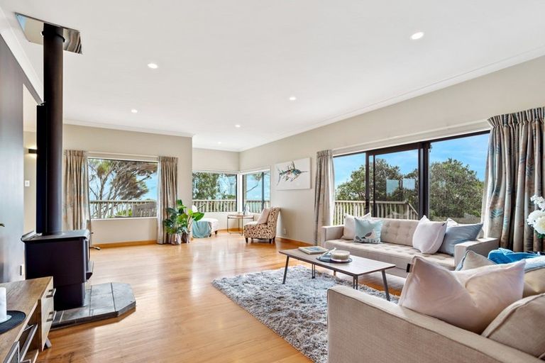 Photo of property in 66 Constable Road, Muriwai, Waimauku, 0881