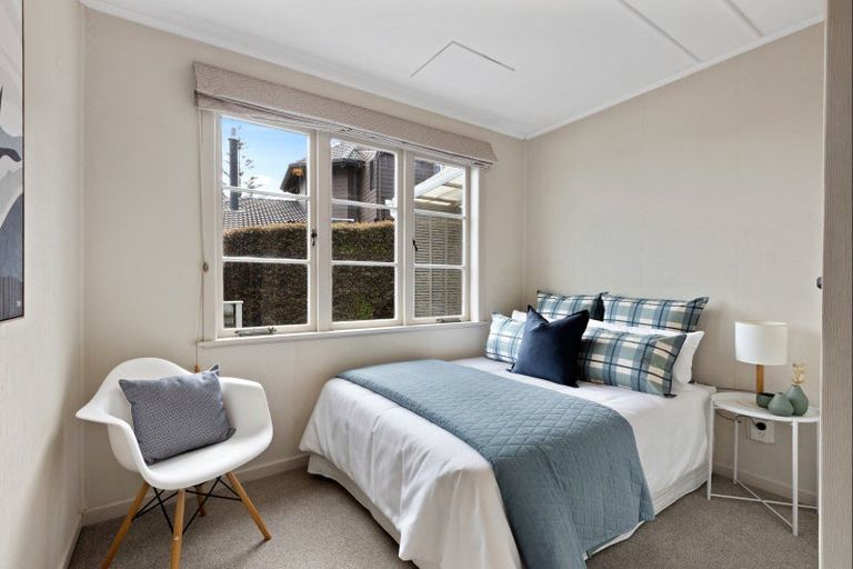 Photo of property in 24 The Crescent, Tindalls Beach, Whangaparaoa, 0930