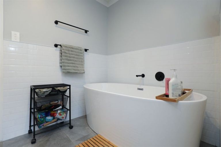 Photo of property in 163 Kimihia Road, Huntly, 3771