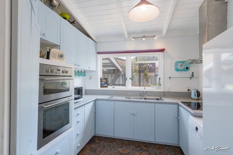 Photo of property in 38 Larchmont Grove, Totara Park, Upper Hutt, 5018