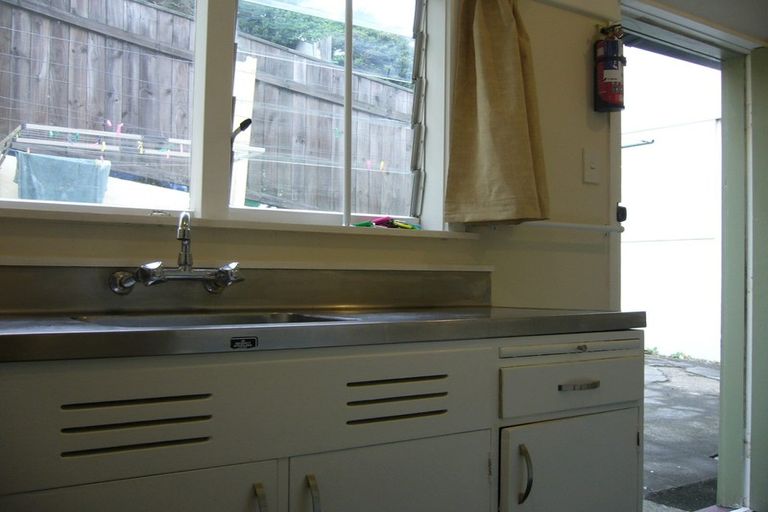 Photo of property in 4 Hawker Street, Mount Victoria, Wellington, 6011