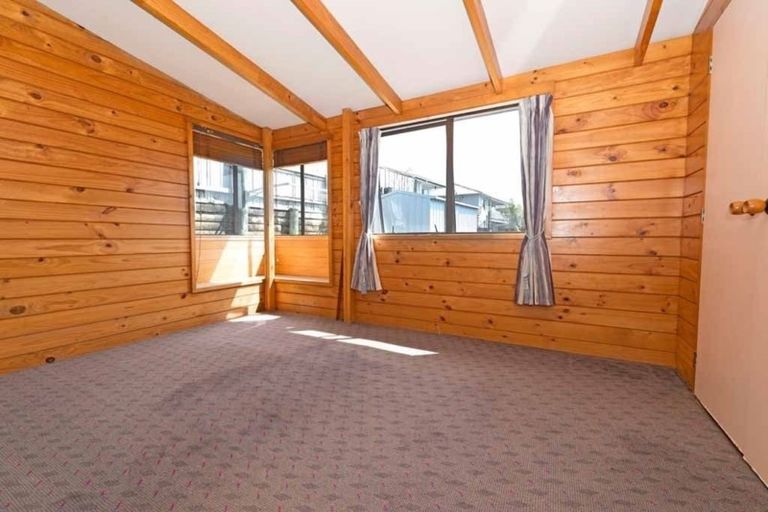 Photo of property in 1/28 Elizabeth Drive, West Harbour, Auckland, 0618