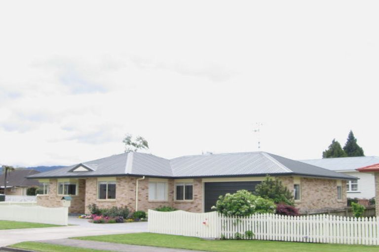 Photo of property in 1 Fencourt Crescent, Katikati, 3129