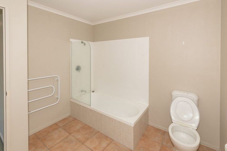 Photo of property in 6/78 Fernhill Way, Oteha, Auckland, 0632