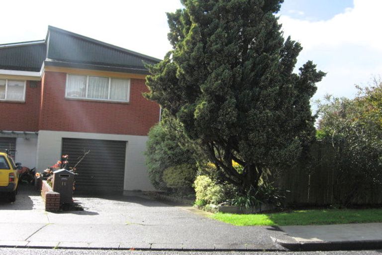 Photo of property in 11 Paisley Street, Mellons Bay, Auckland, 2014