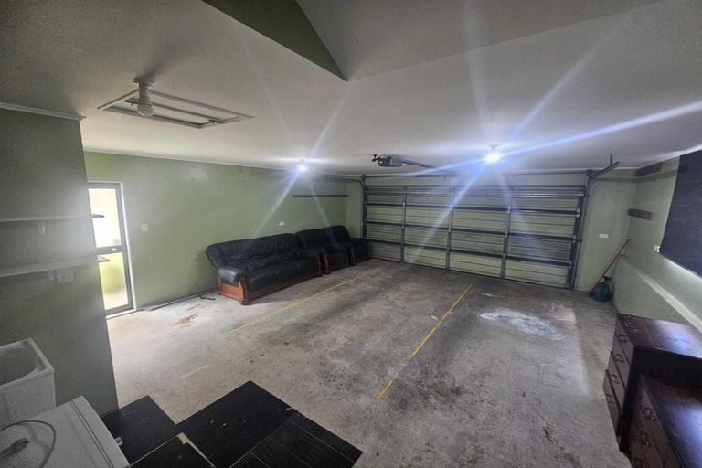 Photo of property in 3 Bayswater Place, Newlands, Wellington, 6037