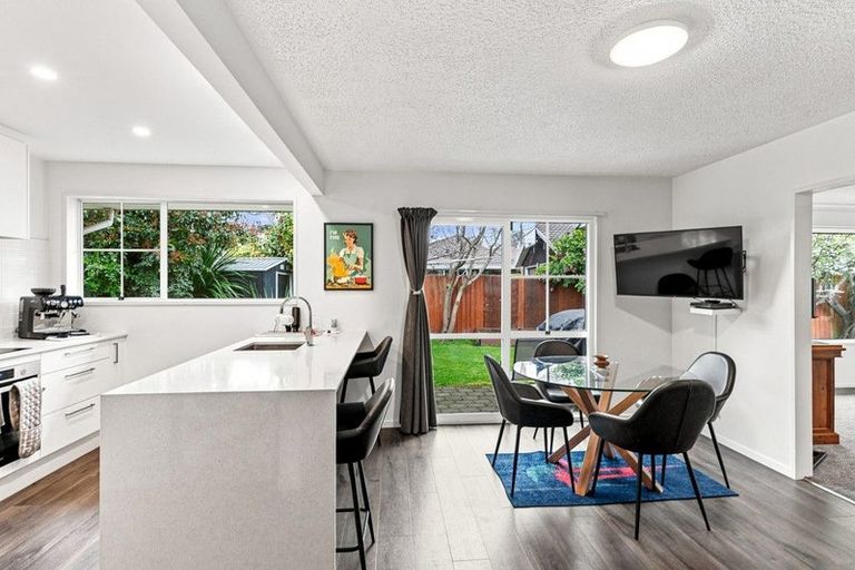 Photo of property in 2/23 Montclare Avenue, Ilam, Christchurch, 8041