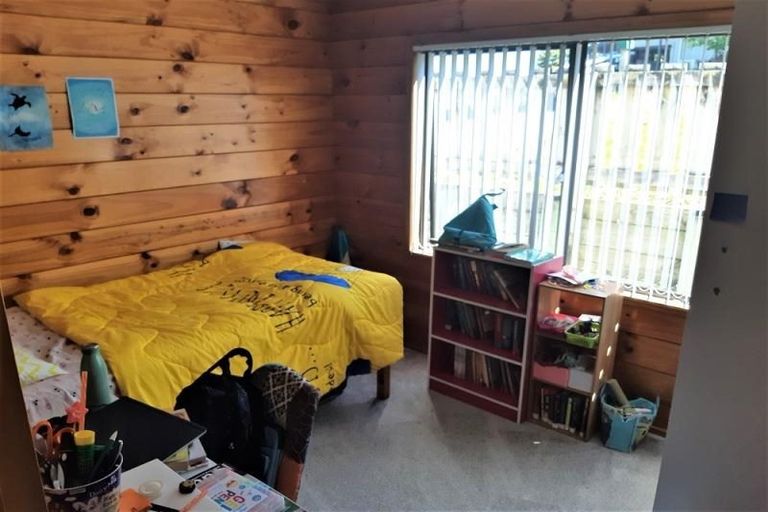 Photo of property in 16 Noeleen Street, Glenfield, Auckland, 0629