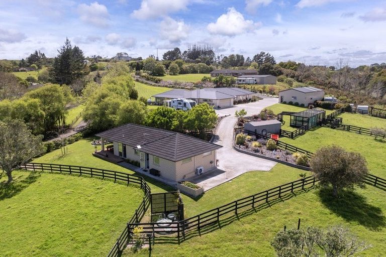 Photo of property in 35 Terry Smyth Drive, Kumeu, 0892