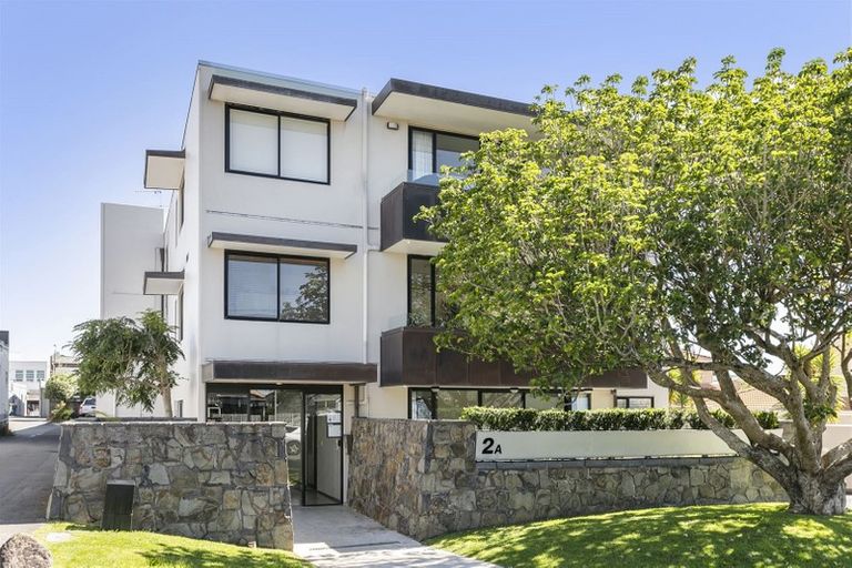 Photo of property in 7/2a Frieston Road, Milford, Auckland, 0620