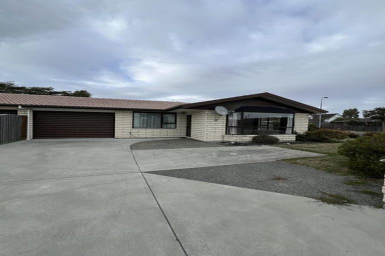 Photo of property in 1/17 Aberfoyle Place, Parklands, Christchurch, 8083