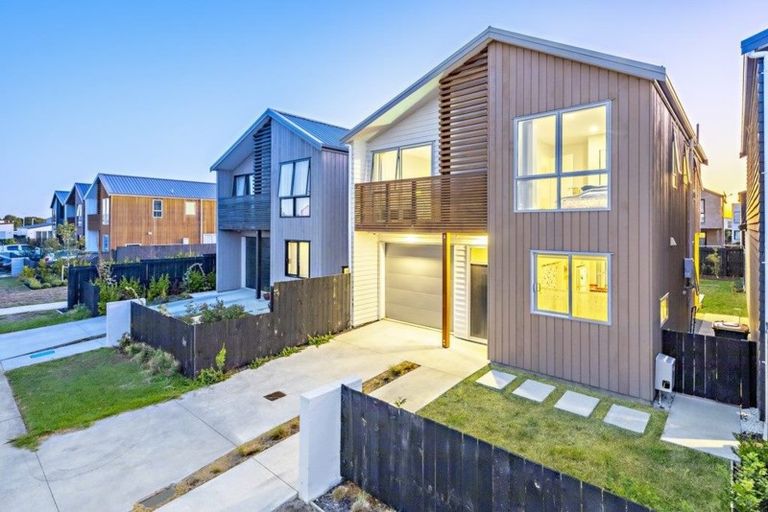 Photo of property in 12 Courage Road, Papakura, 2110