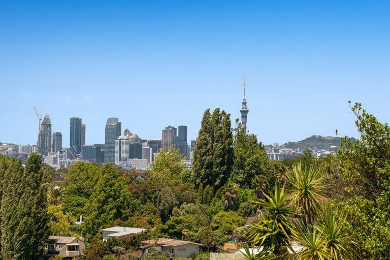 Photo of property in 1/63 College Road, Northcote, Auckland, 0627