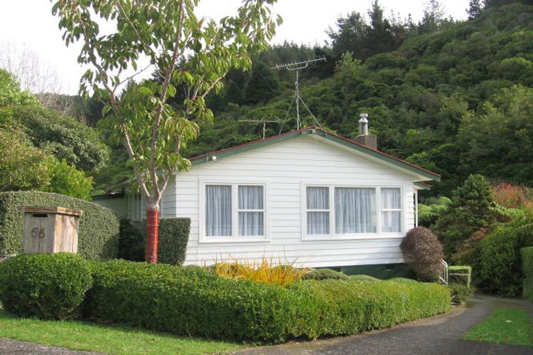 Photo of property in 56 Kiwi Crescent, Tawa, Wellington, 5028