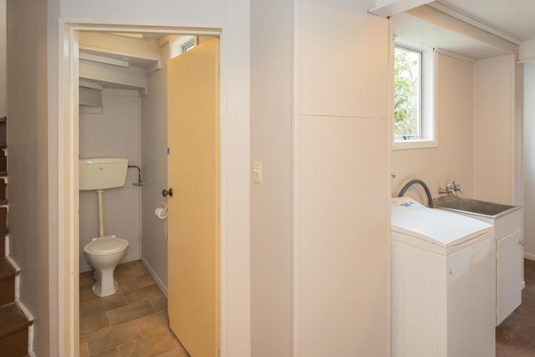 Photo of property in 1 Hollyburn Road, Hampden, 9410