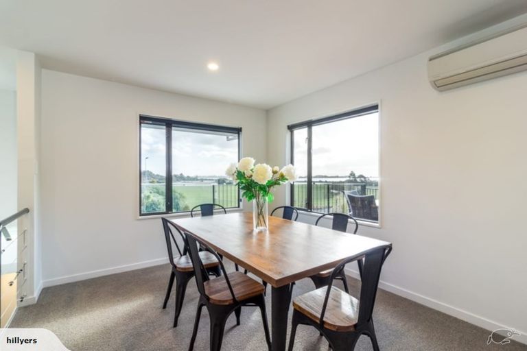 Photo of property in 122 Mccormacks Bay Road, Redcliffs, Christchurch, 8081