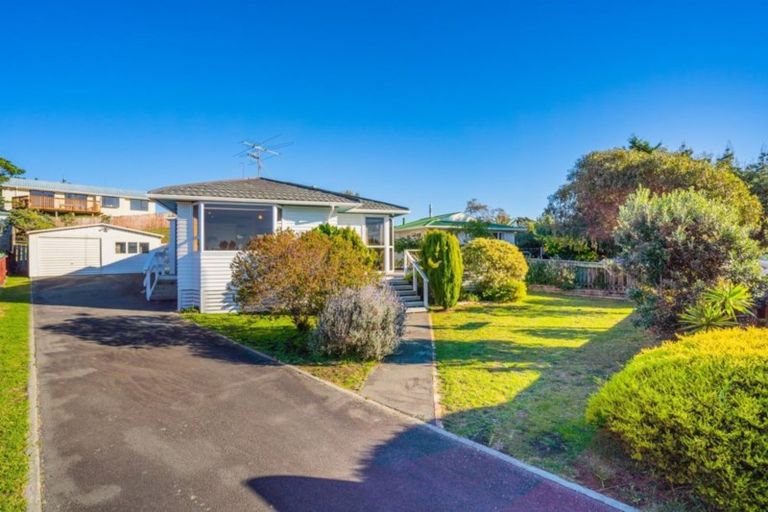 Photo of property in 20 Rutherford Drive, Waikanae Beach, Waikanae, 5036