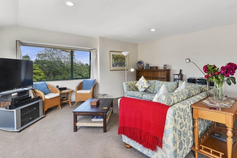 Photo of property in 35 Trotting Terrace, Fairview Heights, Auckland, 0632