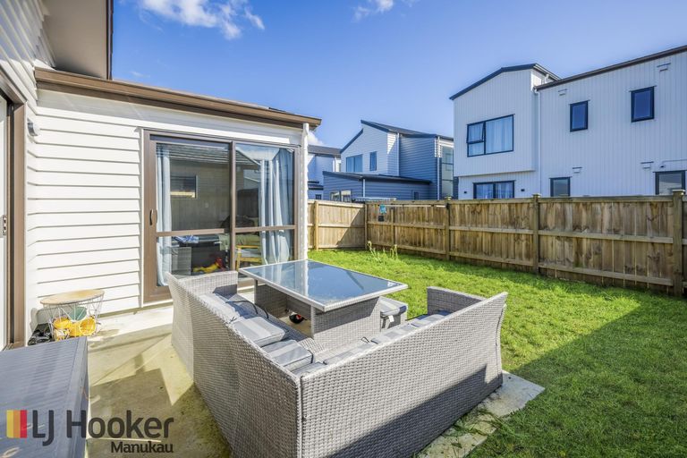 Photo of property in 15 Farmland Road, Papakura, 2110