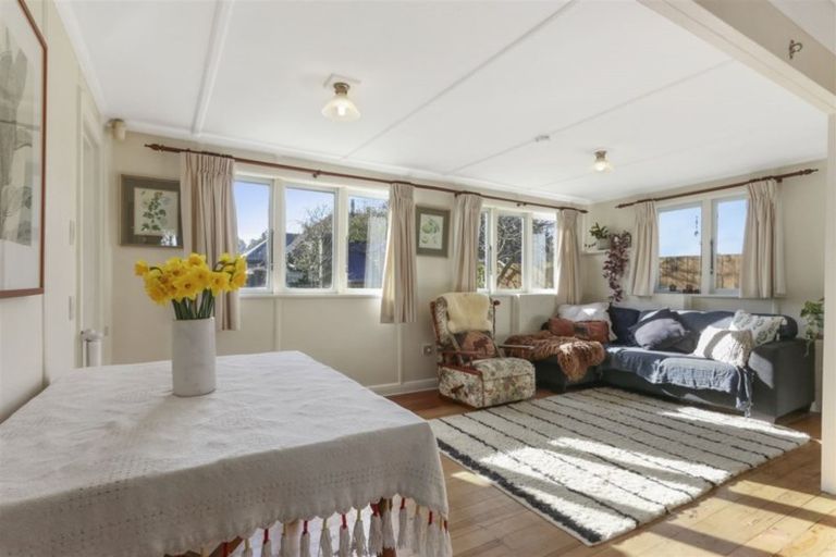 Photo of property in 743 Swanson Road, Swanson, Auckland, 0612