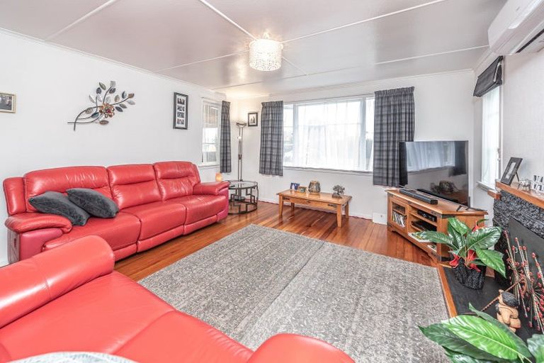 Photo of property in 18 Suther Street, Waverley, 4510
