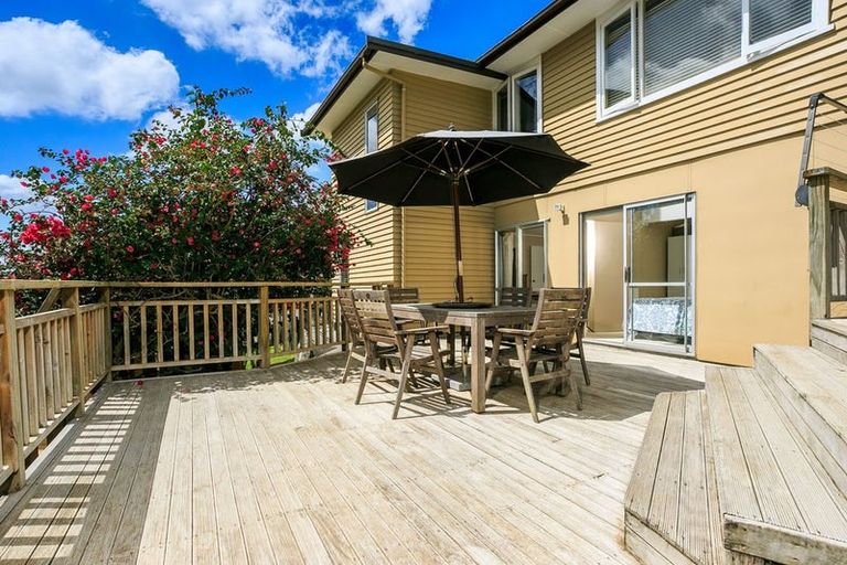 Photo of property in 32 Hogans Road, Glenfield, Auckland, 0629