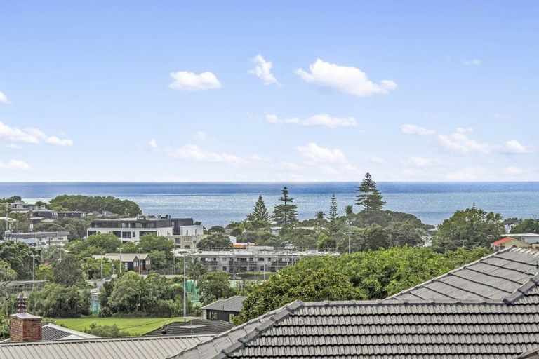 Photo of property in 17 Mayfair Crescent, Mairangi Bay, Auckland, 0630
