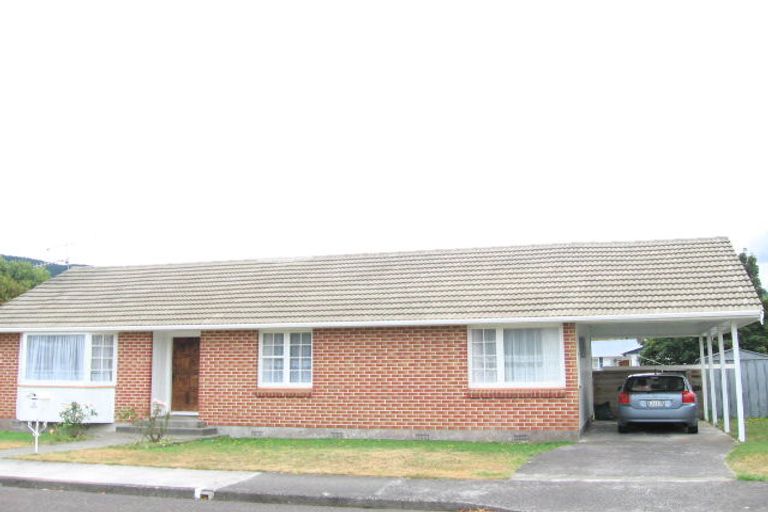Photo of property in 1 Tiwakawaka Grove, Heretaunga, Upper Hutt, 5018
